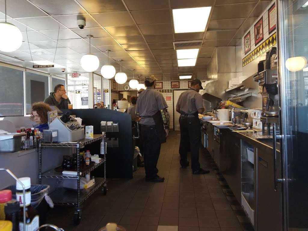 Waffle House | 306 E Potomac St, Williamsport, MD 21795, USA | Phone: (301) 223-5630