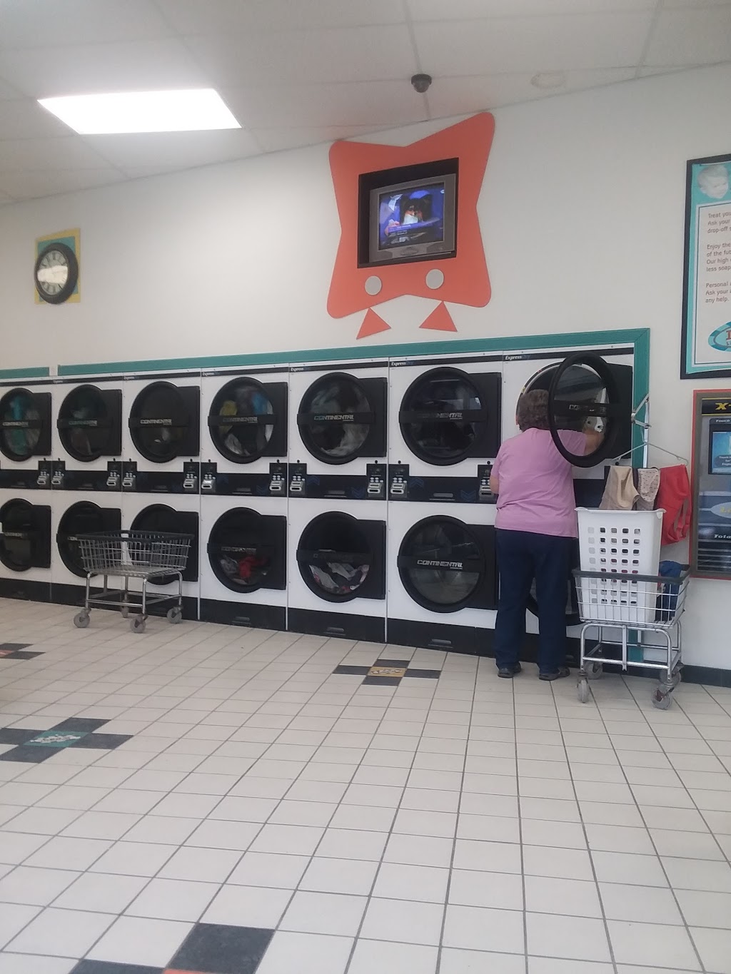 Leos Laundromat | 20210 Lorain Rd, Cleveland, OH 44126, USA | Phone: (440) 331-9274