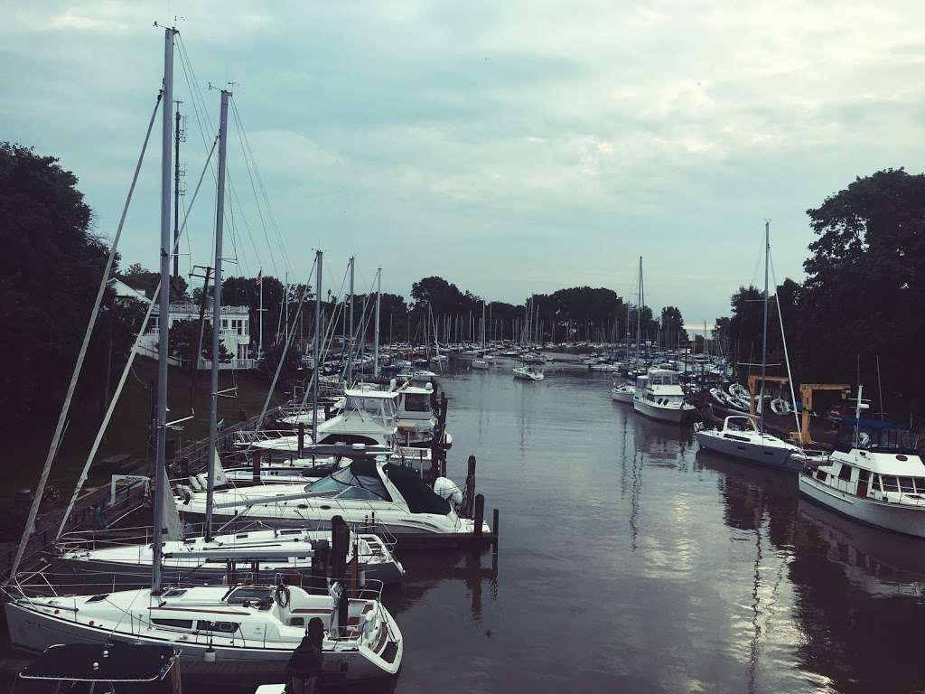 Sheridan Shore Yacht Club | Harbor Dr, Wilmette, IL 60091, USA | Phone: (847) 251-2211