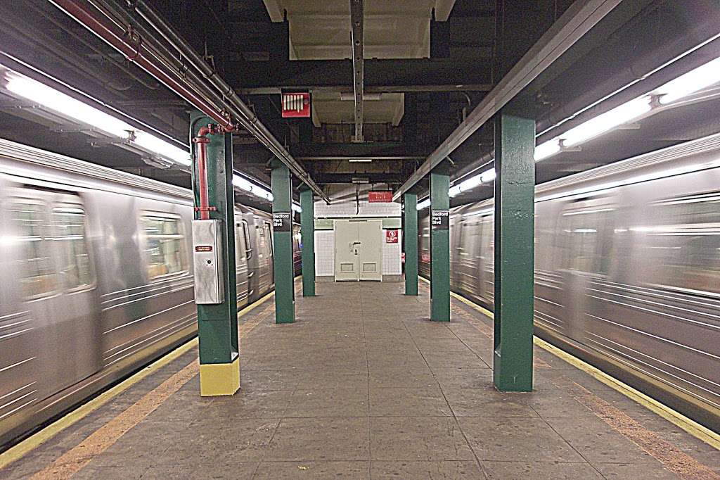 Bedford Park Blvd Station | The Bronx, NY 10468, USA