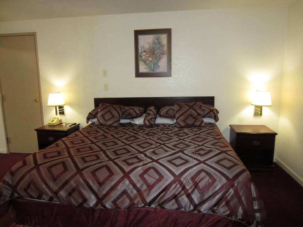 First Western Inn | 1941 Collinsville Rd, Fairmont City, IL 62201, USA | Phone: (618) 482-3088
