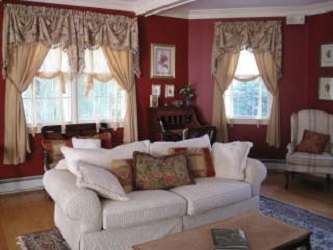 Harbor Gardens Inn | 10 Stacey Ct, Marblehead, MA 01945, USA | Phone: (781) 631-4935