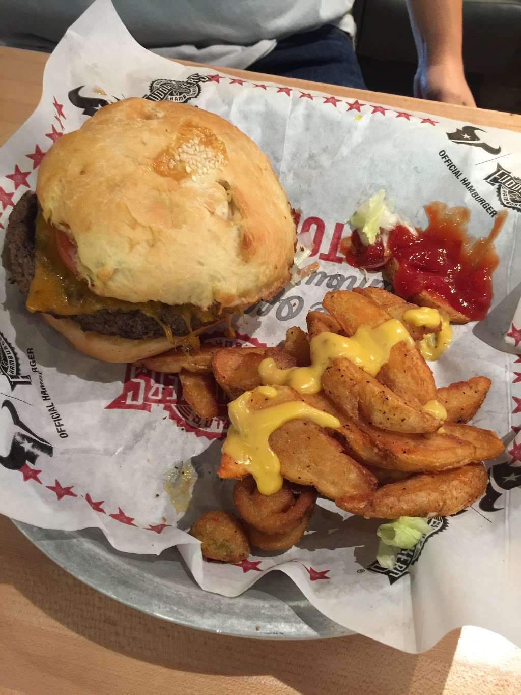 Fuddruckers | 11023 Shadow Creek Pkwy, Pearland, TX 77584 | Phone: (832) 379-7670