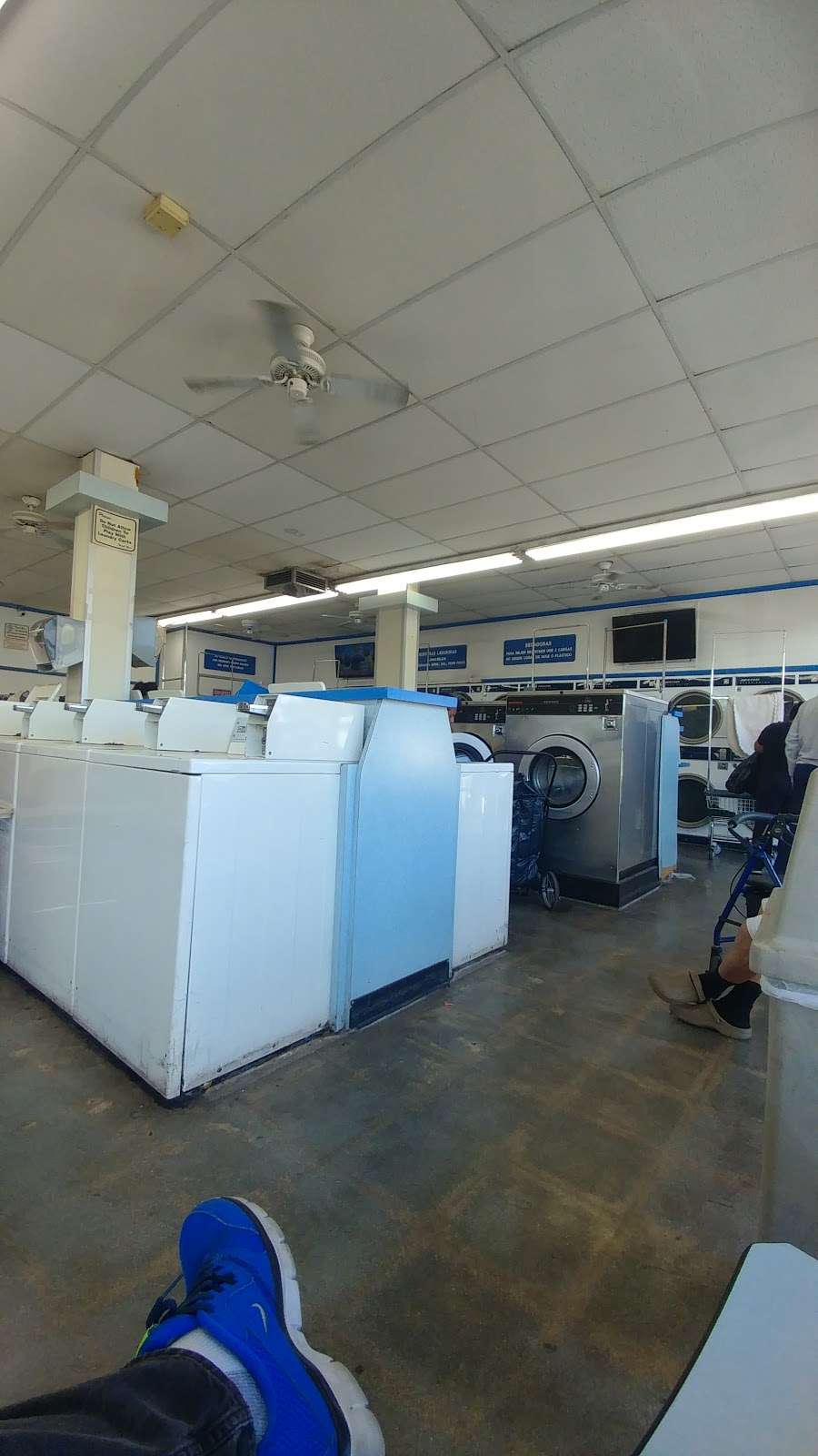 Coin Laundry | 3106 Beverly Blvd, Los Angeles, CA 90057, USA | Phone: (310) 569-2002