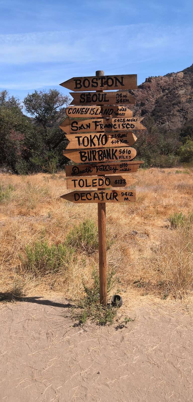 Direction Post_ Malibu Creek Hike | Crags Rd, Agoura Hills, CA 91301, USA