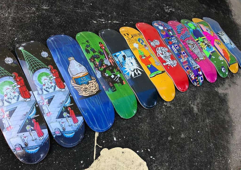 Geometric Skate Shop | 320 W Rankin Rd suite b, Houston, TX 77090, USA | Phone: (281) 836-6113