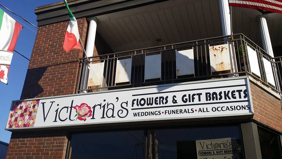 Victorias Flowers & Gift Baskets | 558 Erie St E #1, Windsor, ON N9A 3X7, Canada | Phone: (519) 252-9747