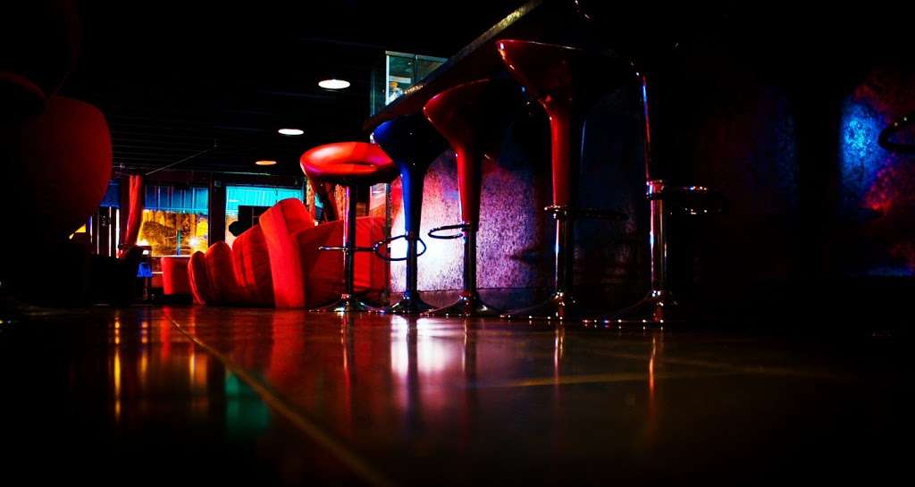 Mollys Crib and Hookah Lounge | 873 N Paulina St, Chicago, IL 60622, USA