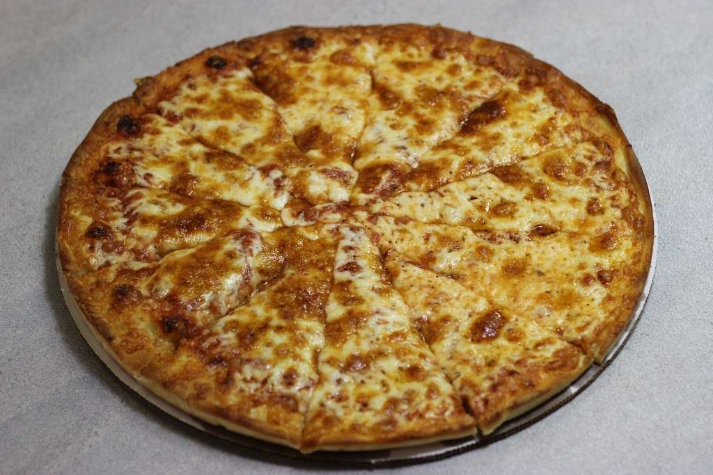 Classic Pizza at Harts 4 Corners | 648 County St, Taunton, MA 02780, USA | Phone: (508) 824-0440