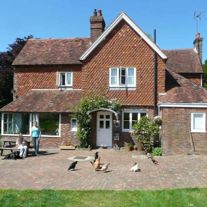 Manor Court Farm | Ashurst Road, Royal Tunbridge Wells, Ashurst TN3 9TB, UK | Phone: 01892 740279