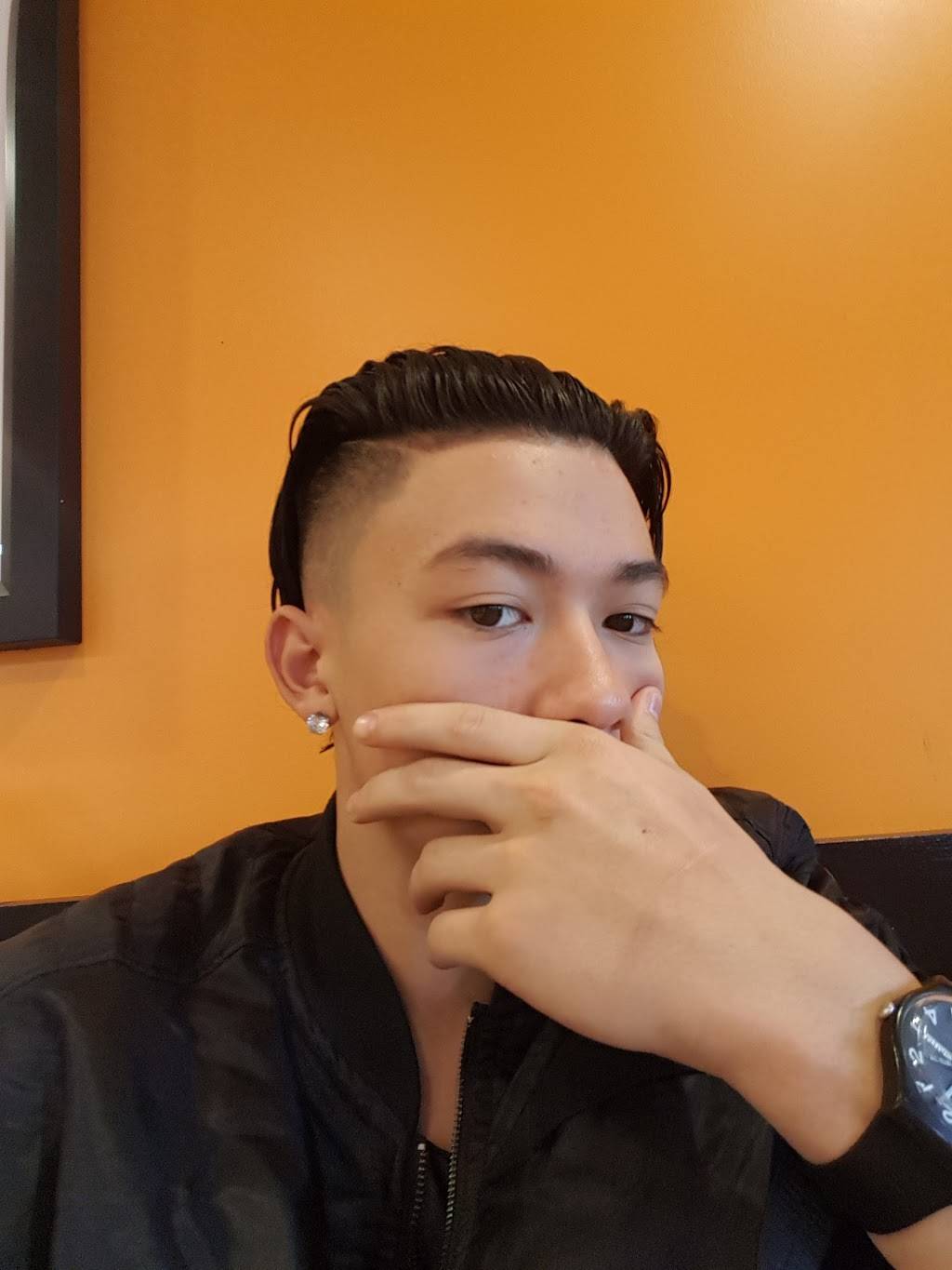 Sport Clips Haircuts of Har Mar Mall | 2100 Snelling Ave N, Roseville, MN 55113, USA | Phone: (651) 340-0819