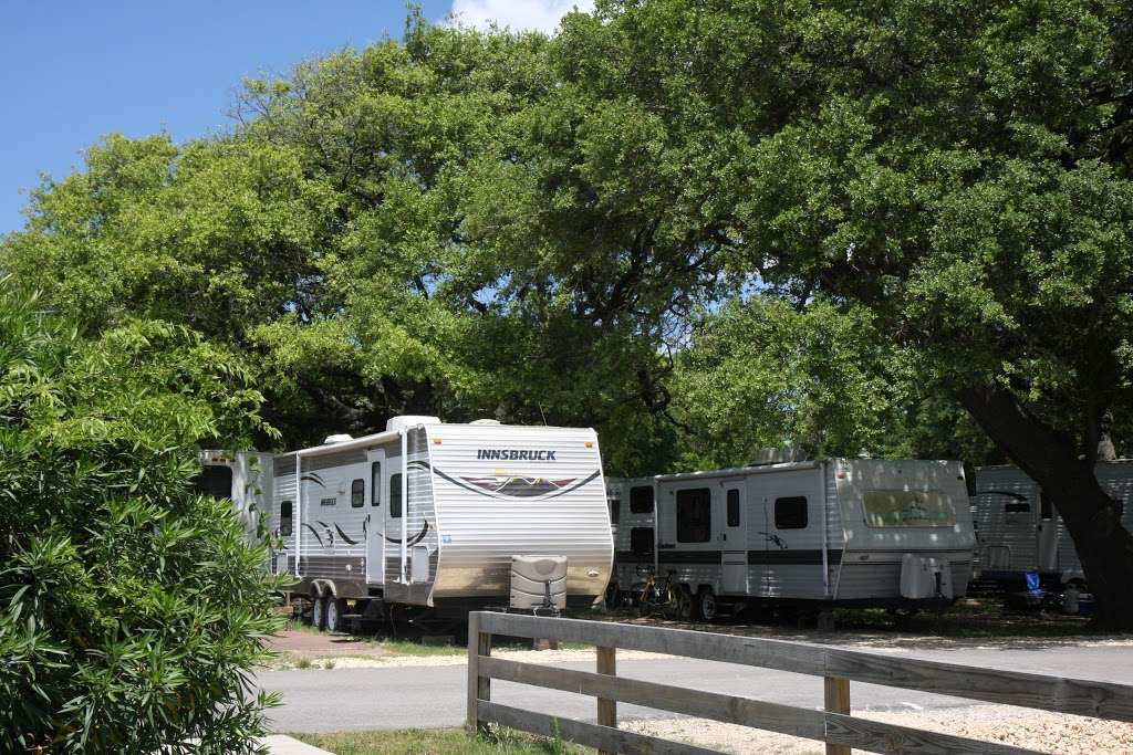 Plantation Oaks RV Park | 630 E Plantation Dr, Clute, TX 77531, USA | Phone: (979) 266-7622