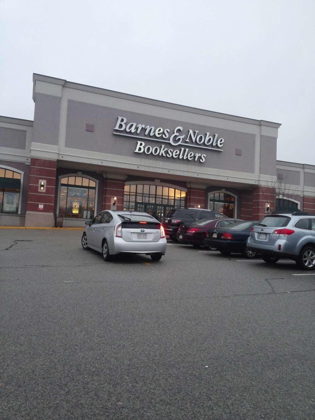 Barnes & Noble | 82 Providence Hwy, Walpole, MA 02032, USA | Phone: (508) 668-1303