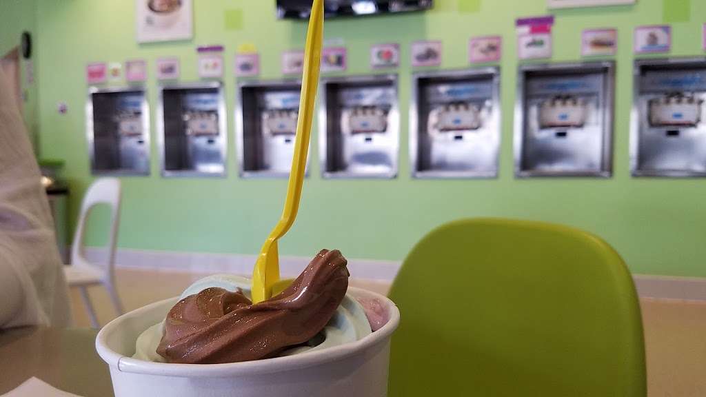 Fallbrook FroYo | 1962, 127 E Mission Rd, Fallbrook, CA 92028, USA | Phone: (760) 840-1035