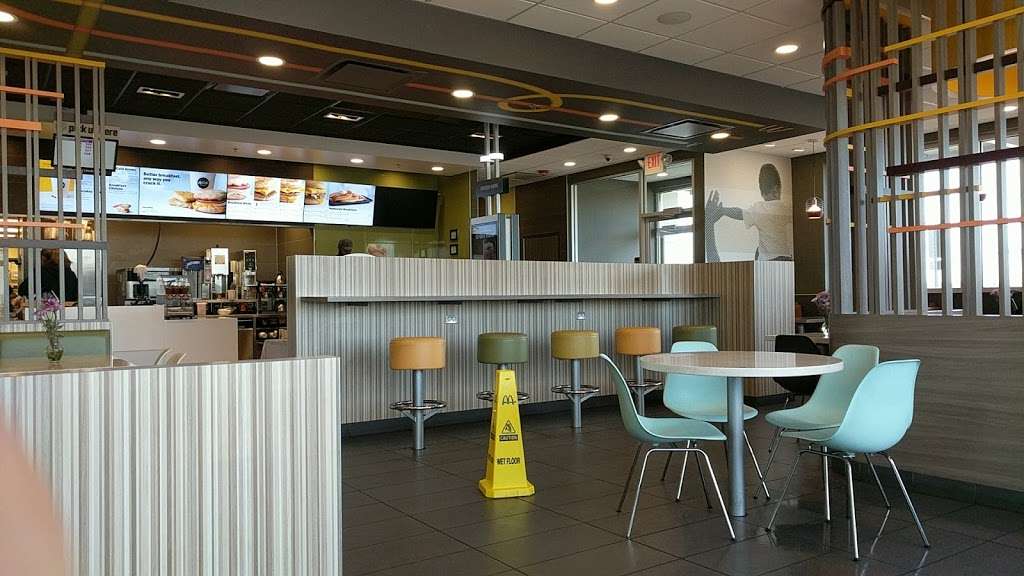 McDonalds | 12704 E Walter Payton Memorial Highway, Plano, IL 60545 | Phone: (630) 552-7084