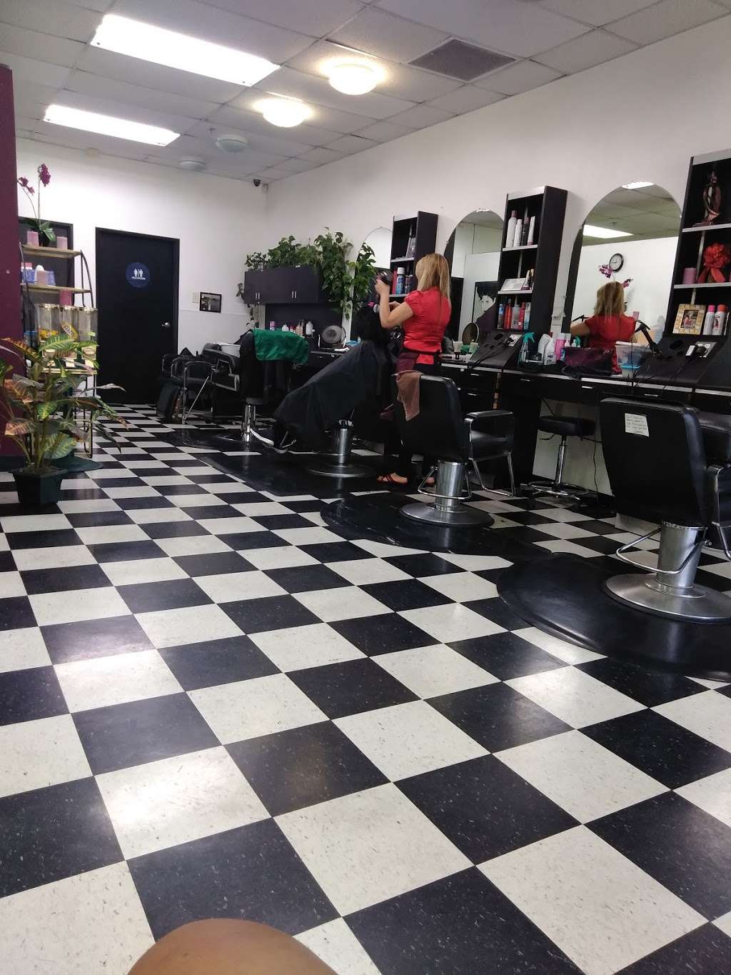 Glorias Beauty Salon | 9131 Citrus Ave k, Fontana, CA 92335, USA | Phone: (909) 574-1560