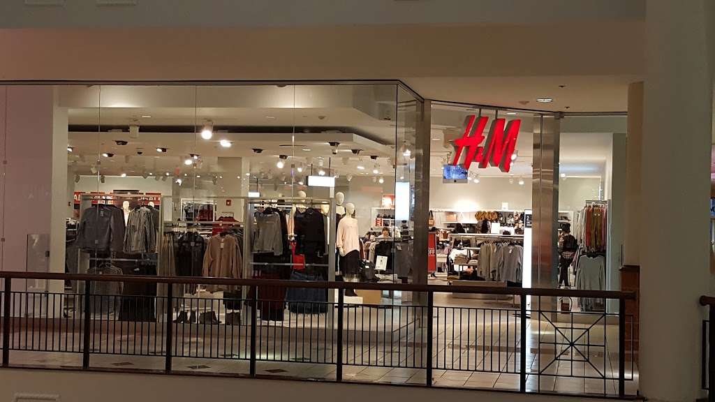 H&M | 2500 Moreland Road, Willow Grove, PA 19090, USA | Phone: (855) 466-7467