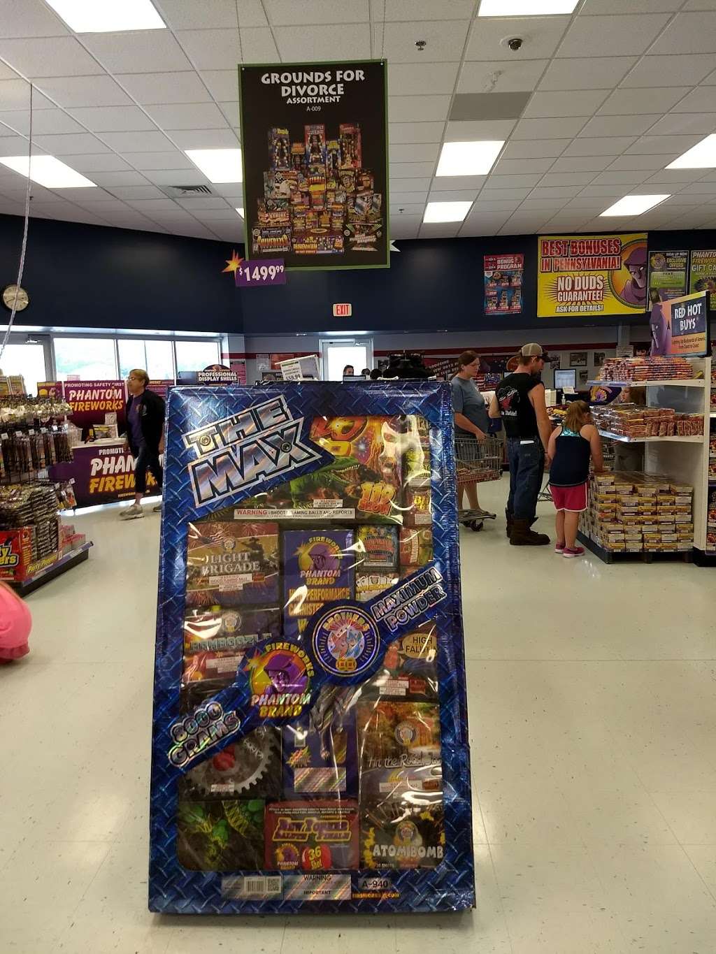 Phantom Fireworks of Breezewood | 12761 Buck Valley Rd, Warfordsburg, PA 17267, USA | Phone: (717) 294-6770