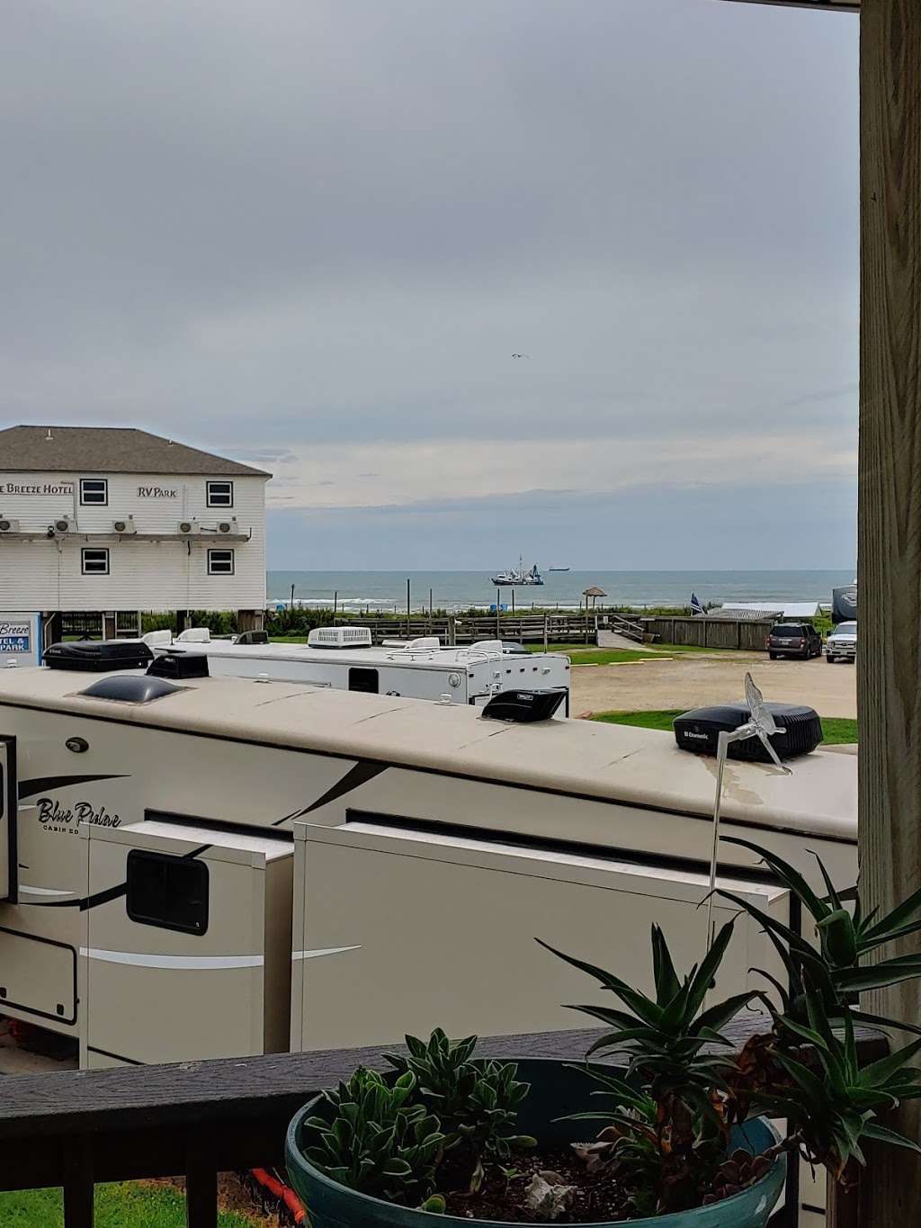 The Breeze Hotel & RV Park | 2218 Bluewater Hwy, Surfside Beach, TX 77541, USA