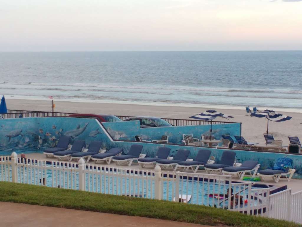 Shoreline All Suites Inn & Cabana Colony Cottages | 2435 S Atlantic Ave, Daytona Beach Shores, FL 32118, USA | Phone: (386) 252-1692