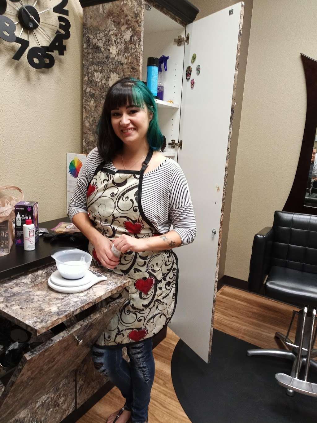 Tangles Salon & Spa | 3863 E 120th Ave, Thornton, CO 80233 | Phone: (303) 280-8150