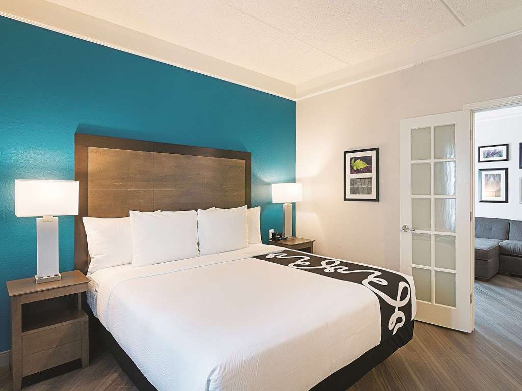 La Quinta Inn & Suites Orlando UCF | 11805 Research Pkwy, Orlando, FL 32826, USA | Phone: (407) 737-6075