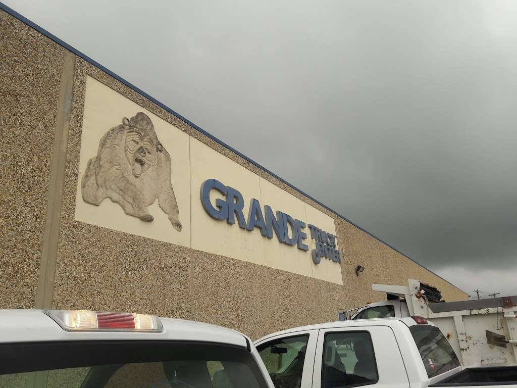 Grande Truck Center | 4562 Frontage Rd, San Antonio, TX 78219, USA | Phone: (210) 661-4121