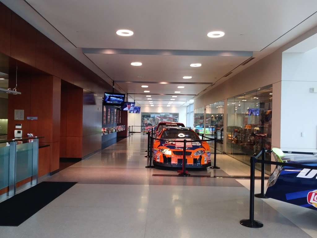 Hendrick Motorsports 48/88 Race Shop | 4345 Papa Joe Hendrick Blvd, Charlotte, NC 28262, USA | Phone: (704) 455-3400