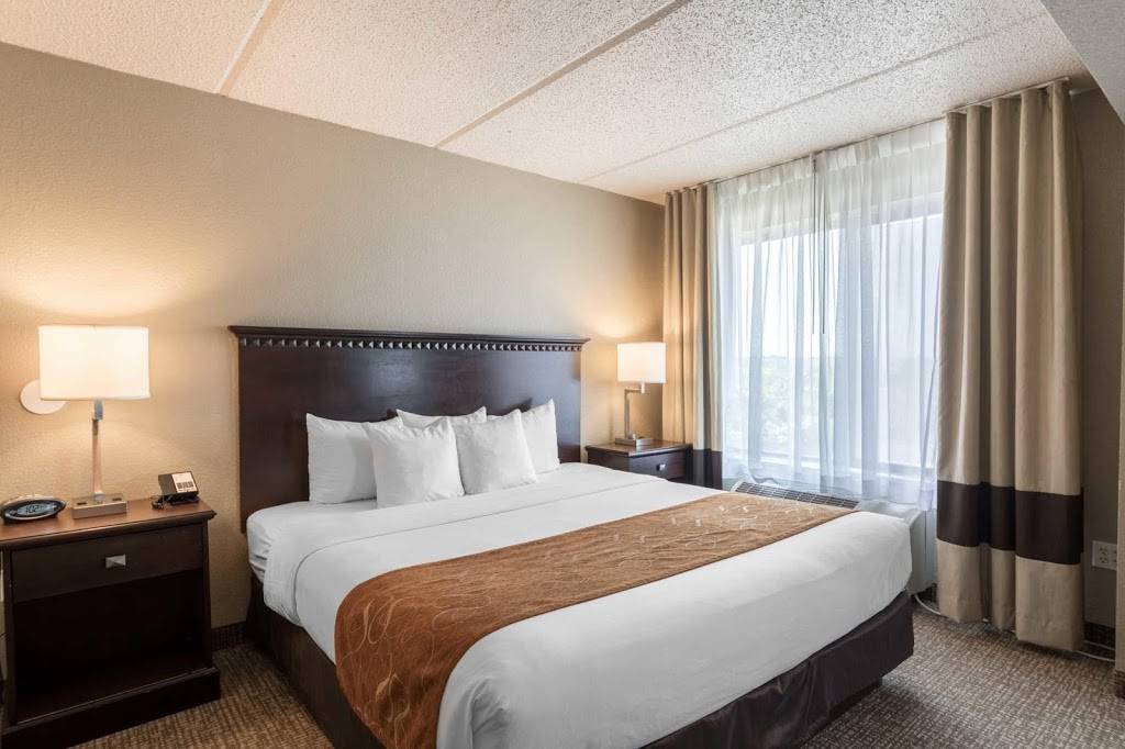 Comfort Suites Austin Airport | 7501 E Ben White Blvd, Austin, TX 78741 | Phone: (512) 386-6000