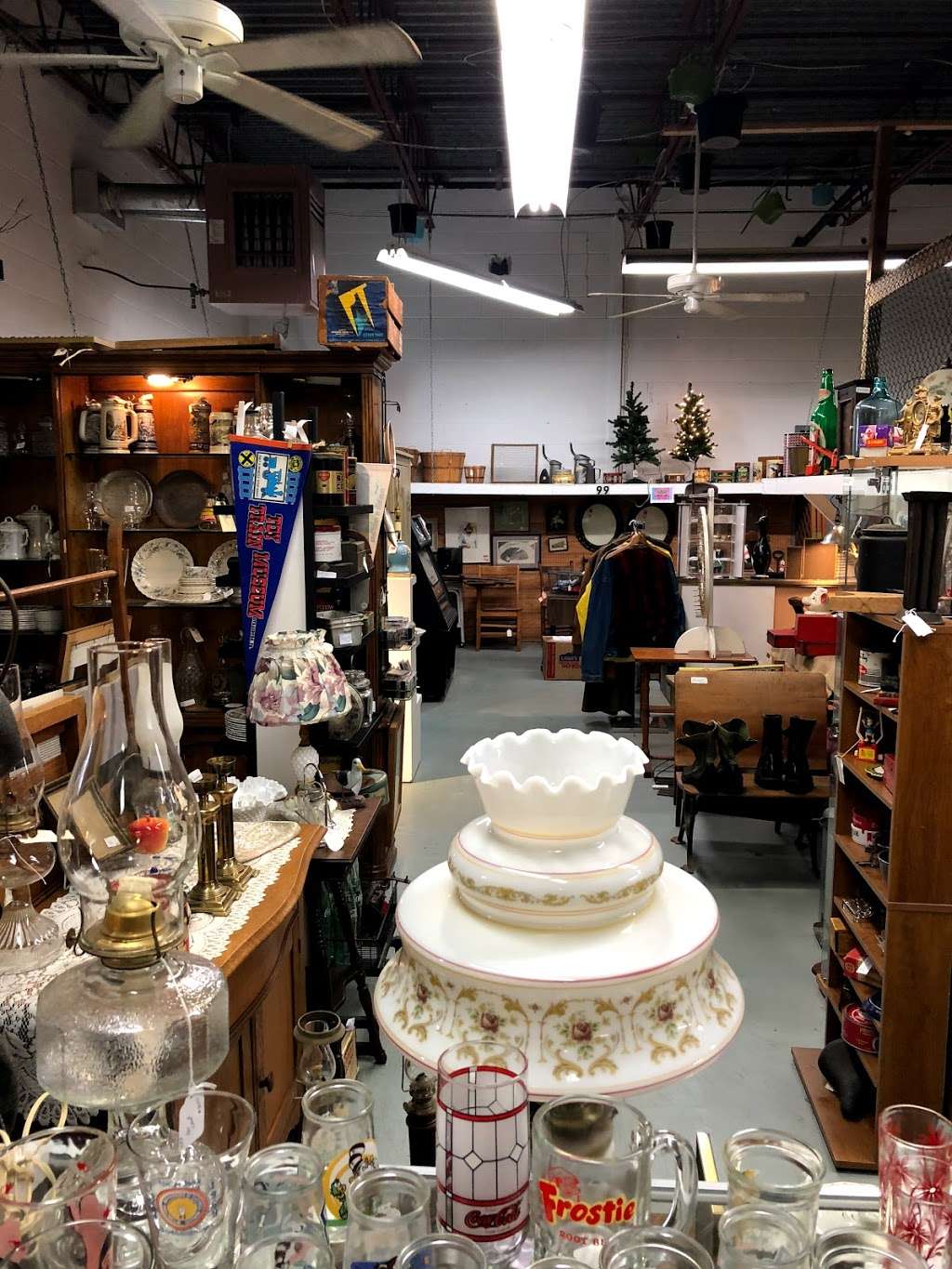 Quaker Antique Mall | 70 Tollgate Rd, Quakertown, PA 18951, USA | Phone: (215) 538-9445