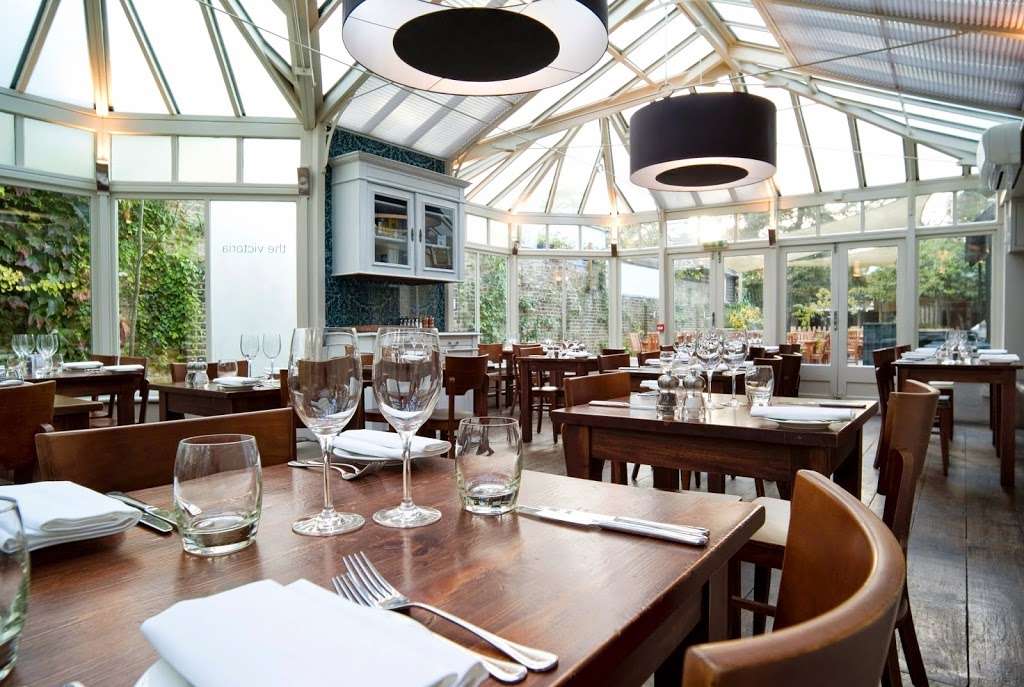The Victoria | 10 W Temple Sheen, London SW14 7RT, UK | Phone: 020 8876 4238