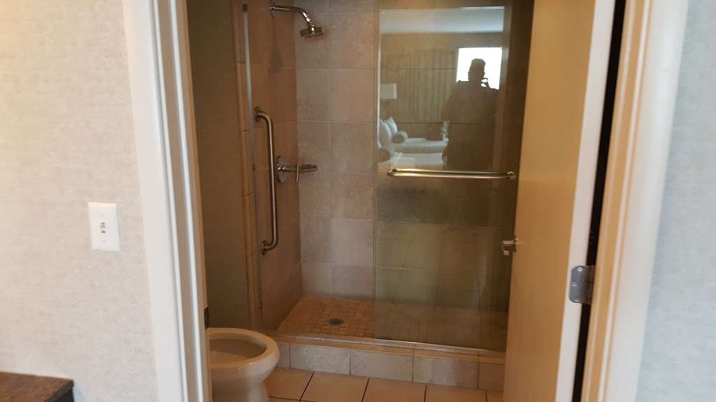 DoubleTree Resort by Hilton Hollywood Beach | 4000 S Ocean Dr, Hollywood, FL 33019, USA | Phone: (954) 454-4334