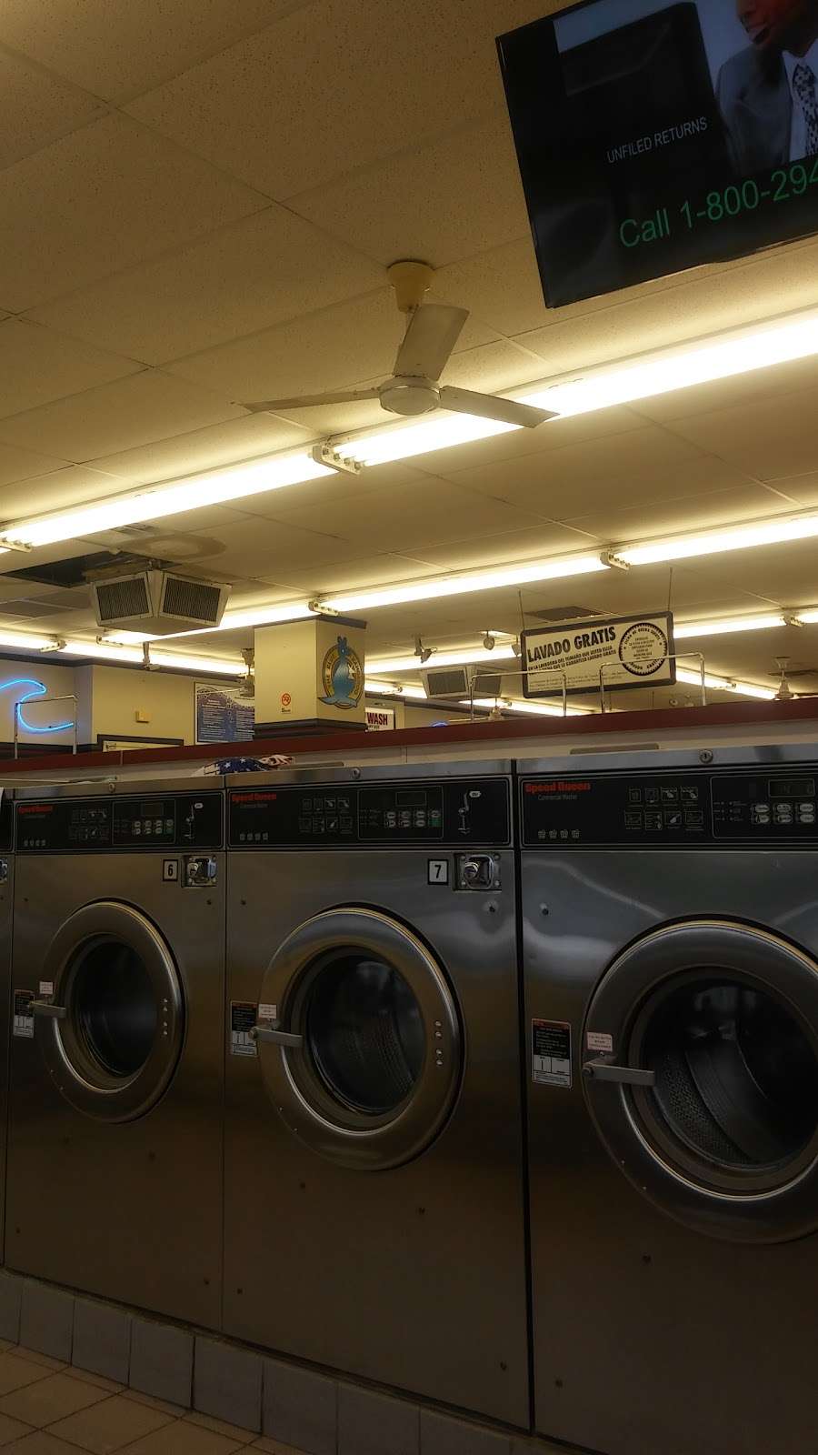 Blue Kangaroo Coin Laundry | 1800 Chicago Rd, Chicago Heights, IL 60411 | Phone: (708) 754-3383