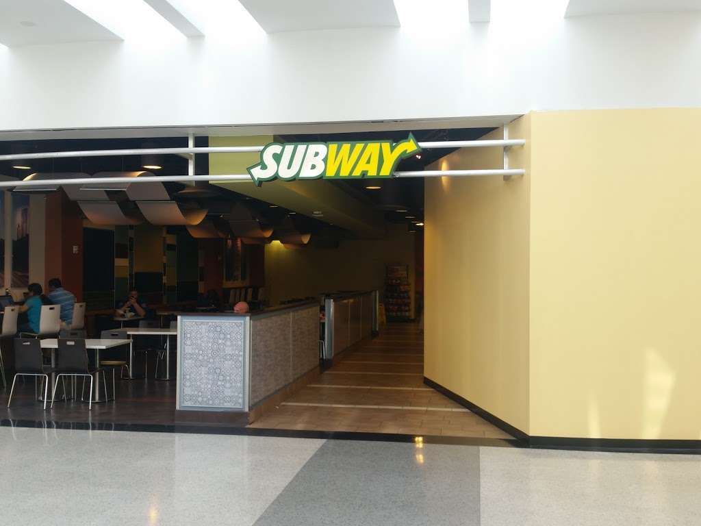 Subway Restaurants | 3870 N Terminal Rd, Houston, TX 77032, USA | Phone: (281) 821-3301