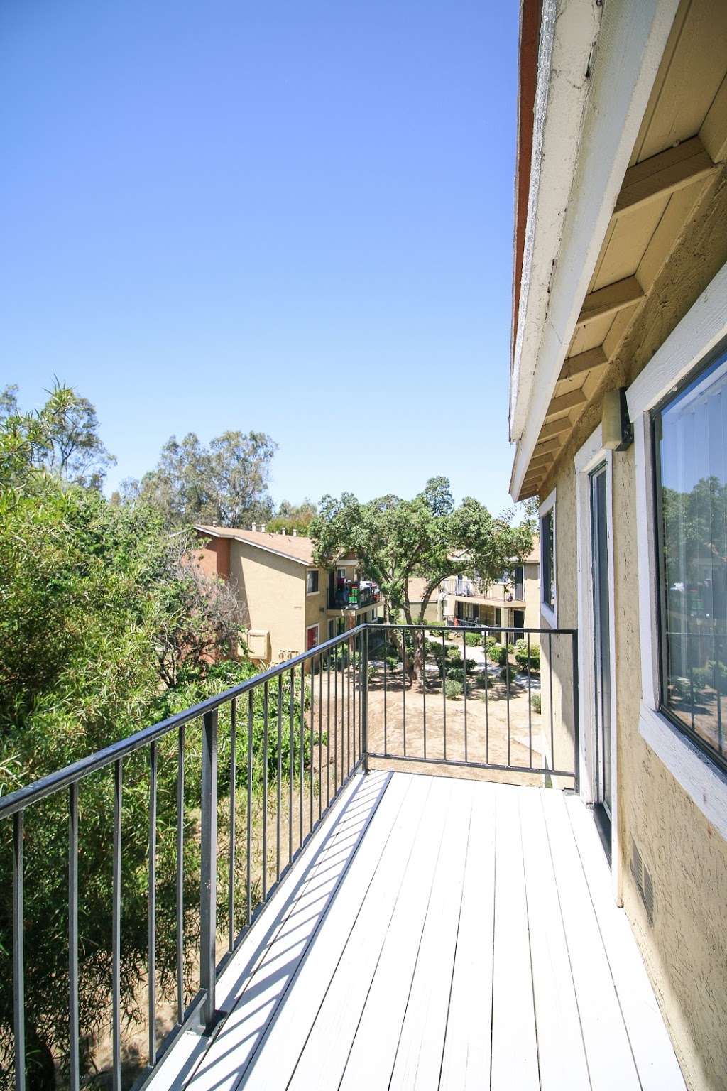 Creekside Villas Apartments | 220 47th St, San Diego, CA 92102, USA | Phone: (619) 270-5890