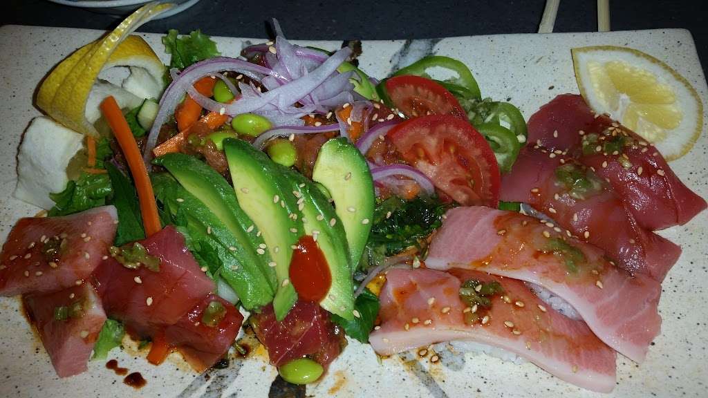 Baby Tuna Sushi | 23880 Copper Hill Dr, Santa Clarita, CA 91354 | Phone: (661) 775-5947