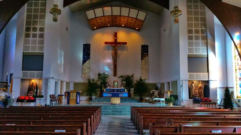 St Peter Catholic Church | 359 W New York Ave, DeLand, FL 32720, USA | Phone: (386) 822-6000