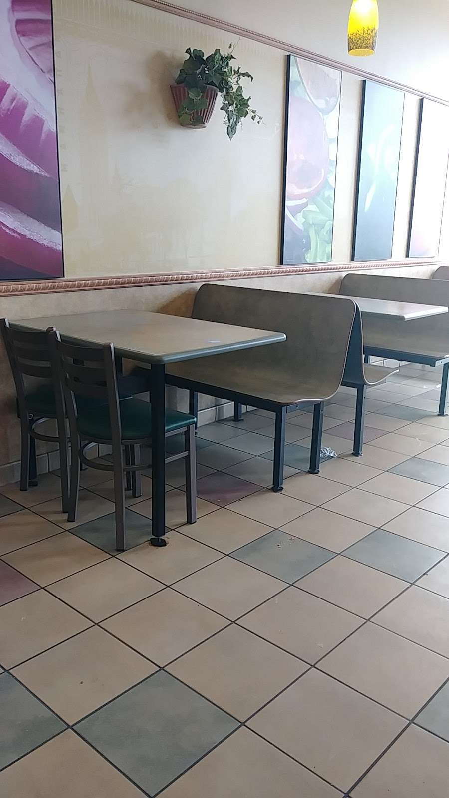 Subway | 2294 Gateway Center Dr, Belvidere, IL 61008, USA | Phone: (815) 544-7030