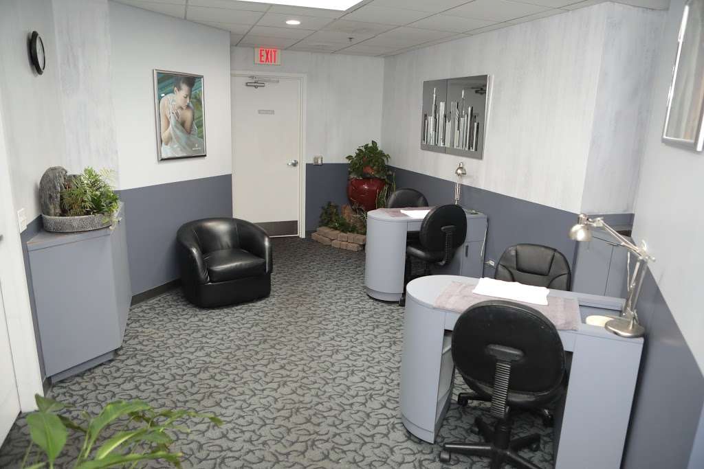 Platinum Salon & Spa | 81 Stratford Dr, Bloomingdale, IL 60108, USA | Phone: (630) 893-2100