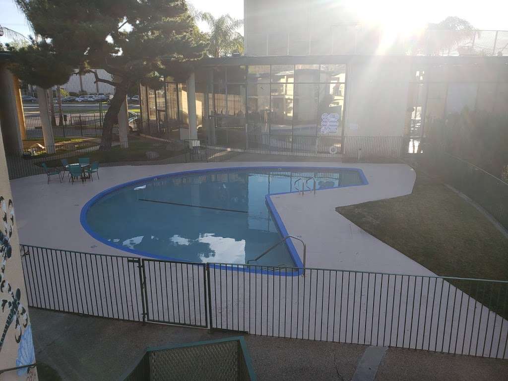 Hometown Inn | 9401 Sepulveda Blvd, North Hills, CA 91343, USA | Phone: (818) 892-0751