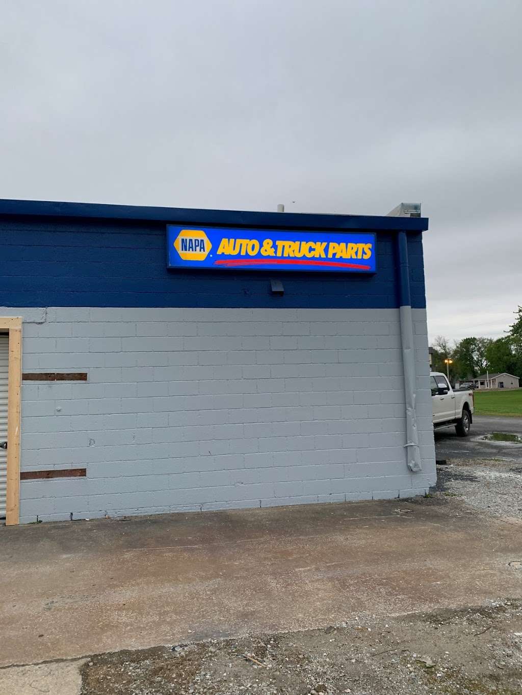 NAPA Auto Parts - Auto Parts of Clinton | 211 E Douglas St, Clinton, MO 64735, USA | Phone: (660) 383-1333