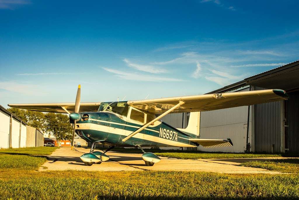 Gardner Municipal Airport | 31905 W 175th St, Gardner, KS 66030, USA | Phone: (913) 856-0914