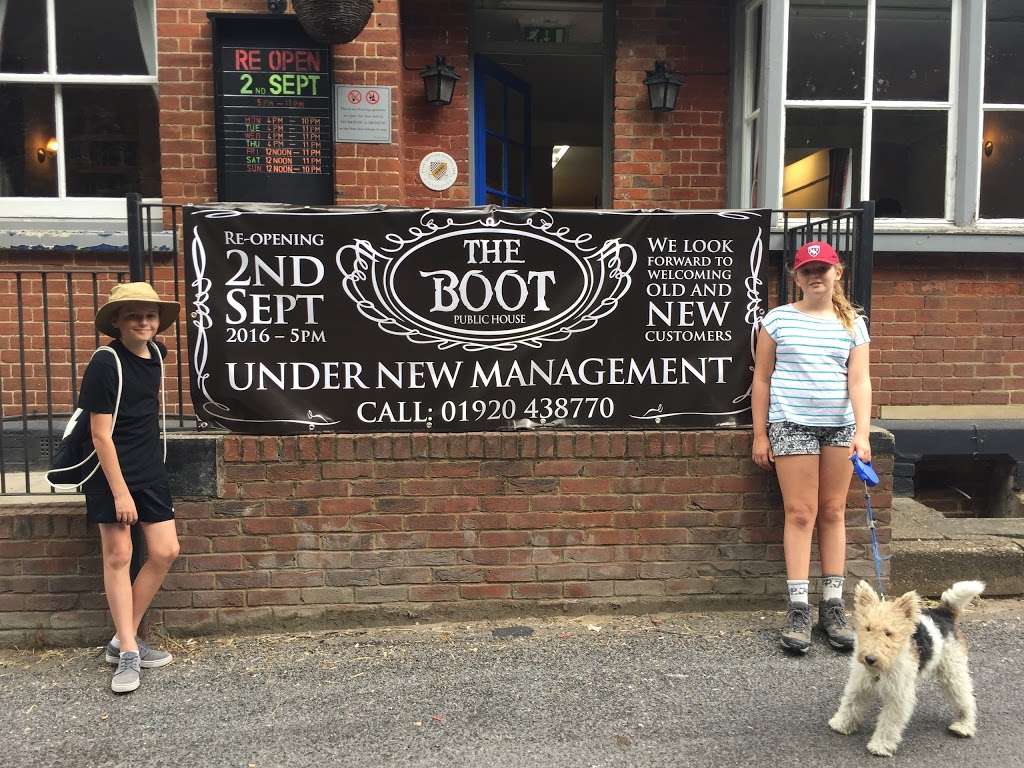 The Boot | Munden Rd, Dane End, Ware SG12 0LH, UK | Phone: 01920 438770