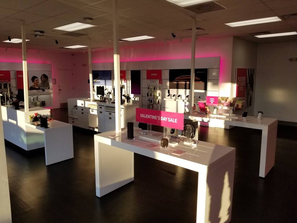 T-Mobile | 4800 E Douglas Ave, Wichita, KS 67208, USA | Phone: (316) 440-9565