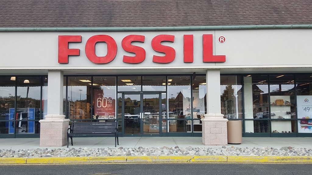 Fossil Outlet Store | 537 Monmouth Rd, Jackson, NJ 08527 | Phone: (732) 833-7166