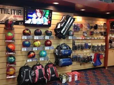 The Professional Approach Pro Shop Cal Bowl | 2500 E Carson St, Lakewood, CA 90712, USA | Phone: (562) 421-1805