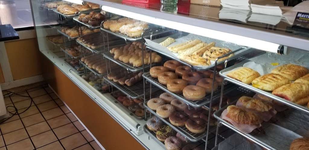 Masters Donuts | 14050 Cherry Ave # Q, Fontana, CA 92337, USA | Phone: (909) 350-0911