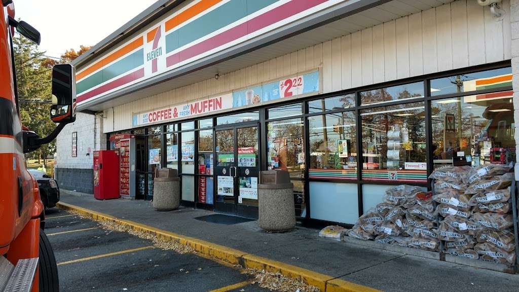 7-Eleven | 750 Rutherford Ave, Lyndhurst, NJ 07071, USA | Phone: (201) 729-0990