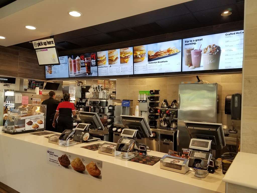 McDonalds | 10 W Rampart Rd, Shelbyville, IN 46176, USA | Phone: (317) 392-3312
