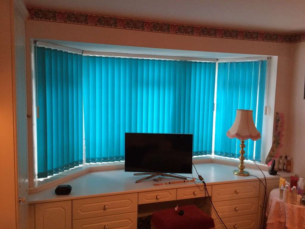 Solomon Blinds | 5 Philpotts Yard, Horsham Road, Beare Green, Dorking RH5 4QU, UK | Phone: 01306 711227